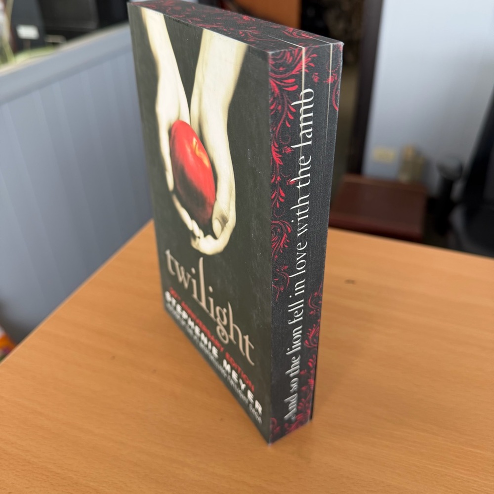Twilight Anniversary Edition with Sprayed Edges